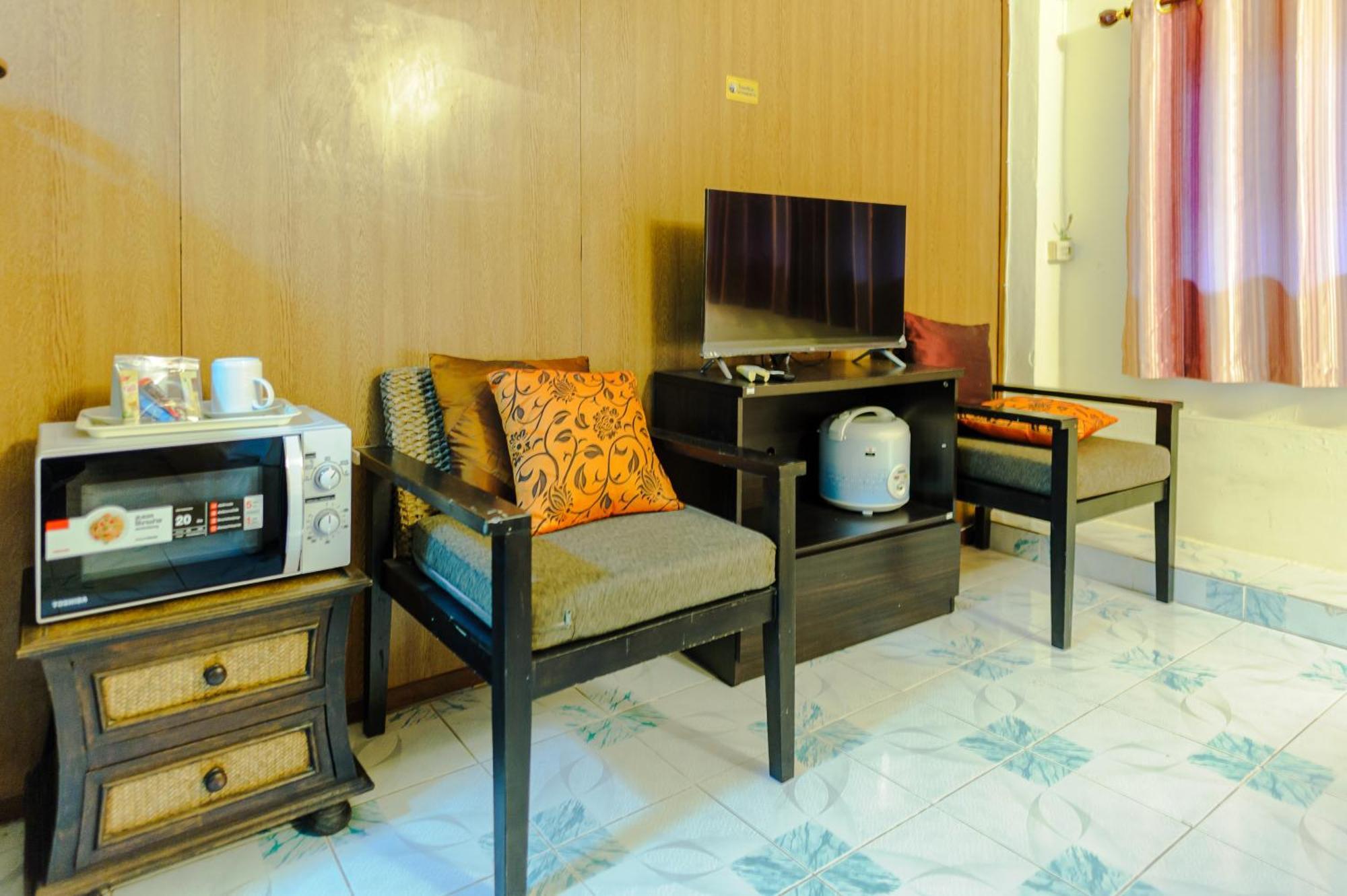 High5 Guesthouse Pattaya Exterior photo