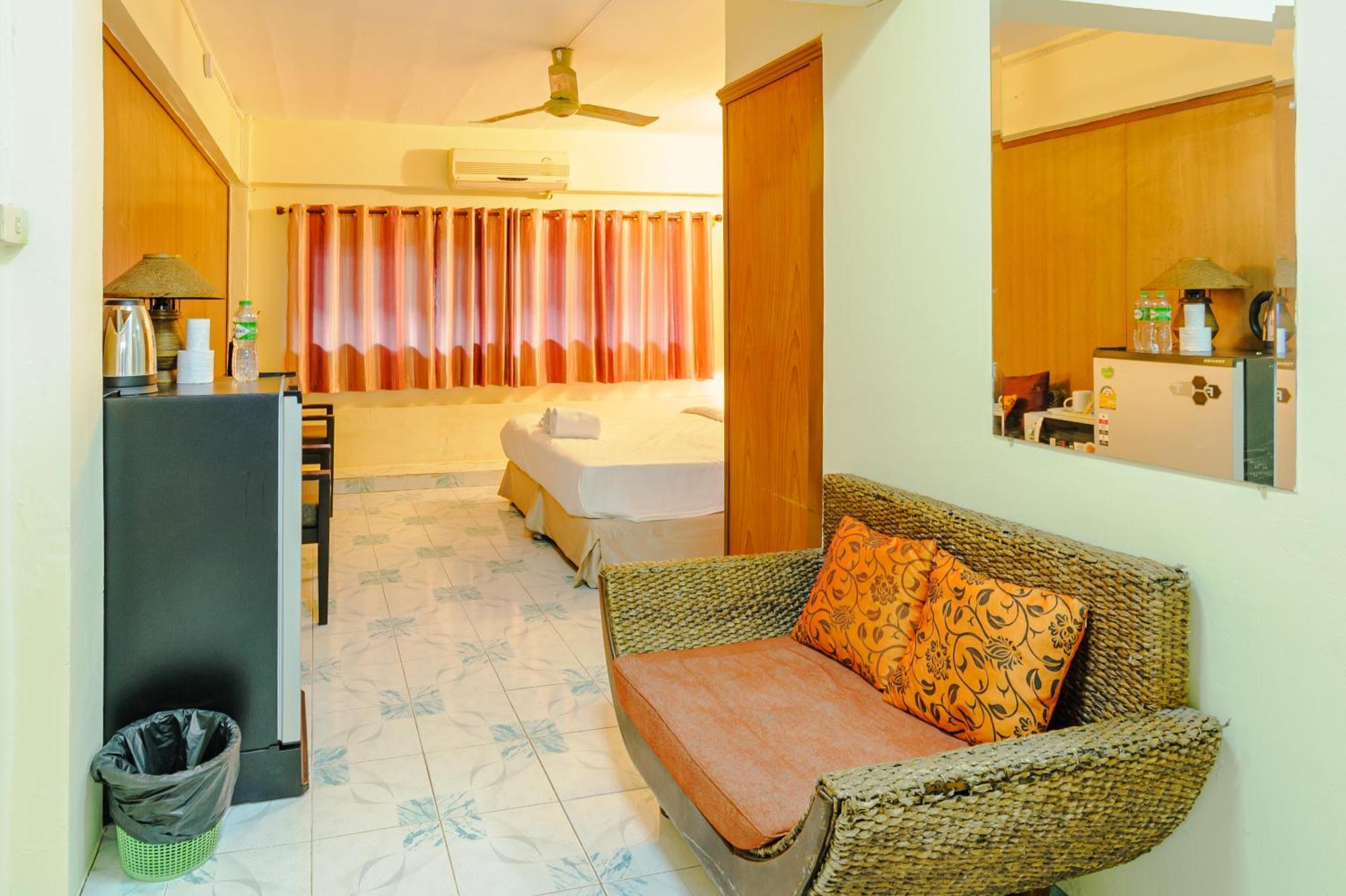 High5 Guesthouse Pattaya Exterior photo